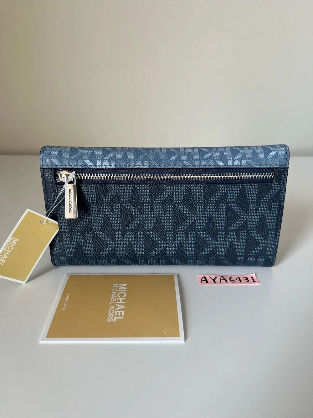 Michael Kors Jet set travel large trifold